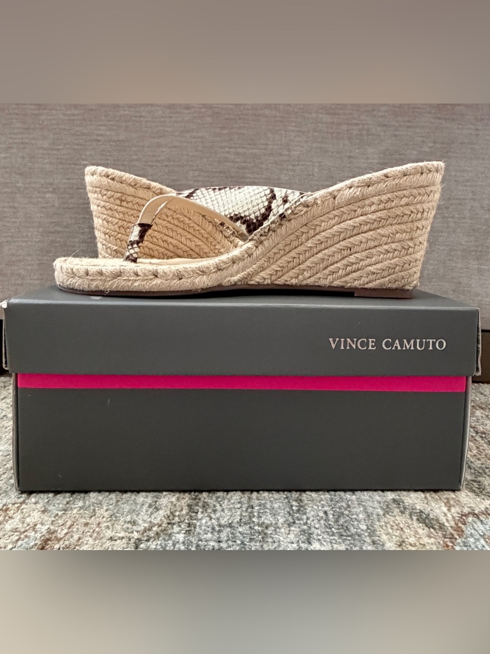 🖤 Vince Camuto Lacheeta 3 inch platform wedge. NWT
